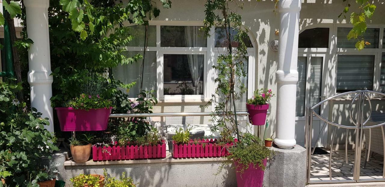 Studio For 2 Adults And 1 Child * Makarská